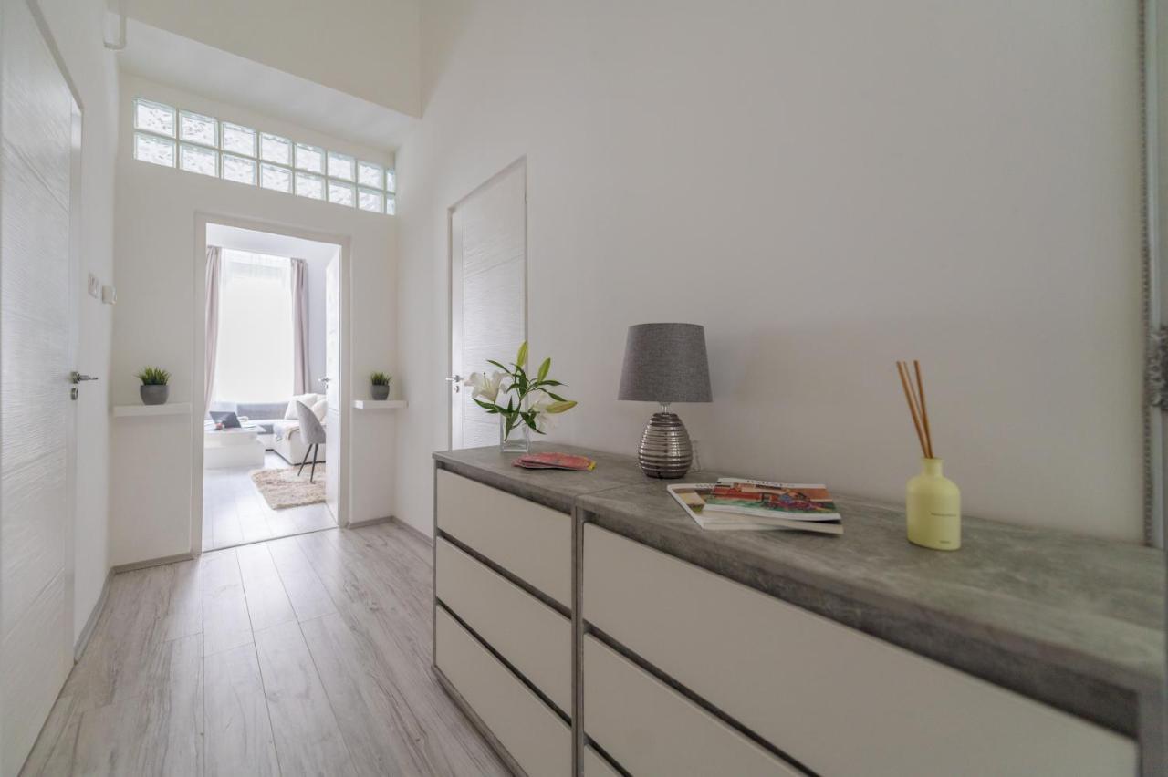 Downtown Gem Aircond Close To Heroes' Square Apartamento *