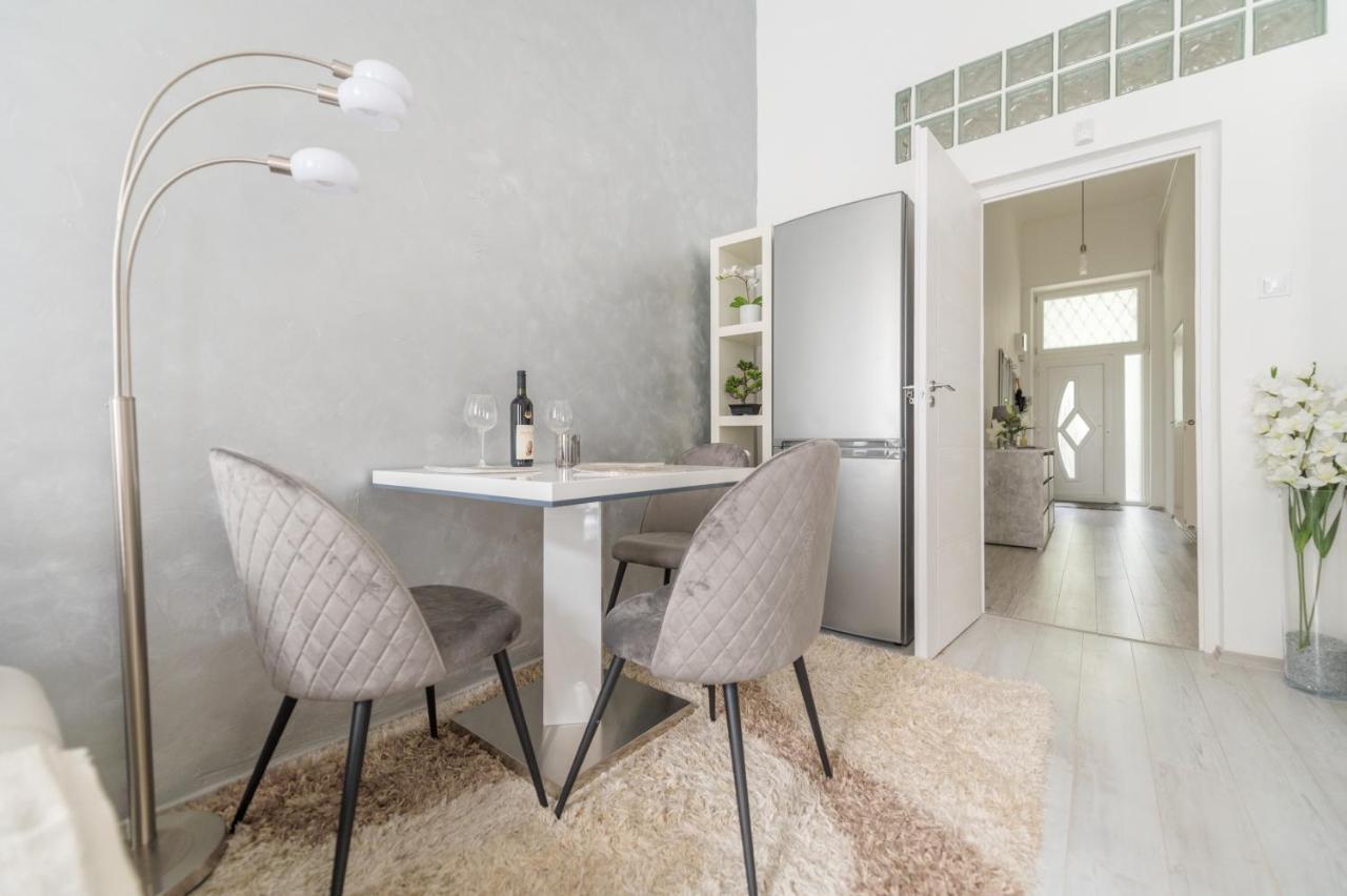 Downtown Gem Aircond Close To Heroes' Square Apartamento